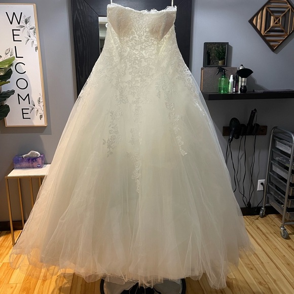 MAGGIE SOTTERO WEDDING DRESS - Picture 3 of 11